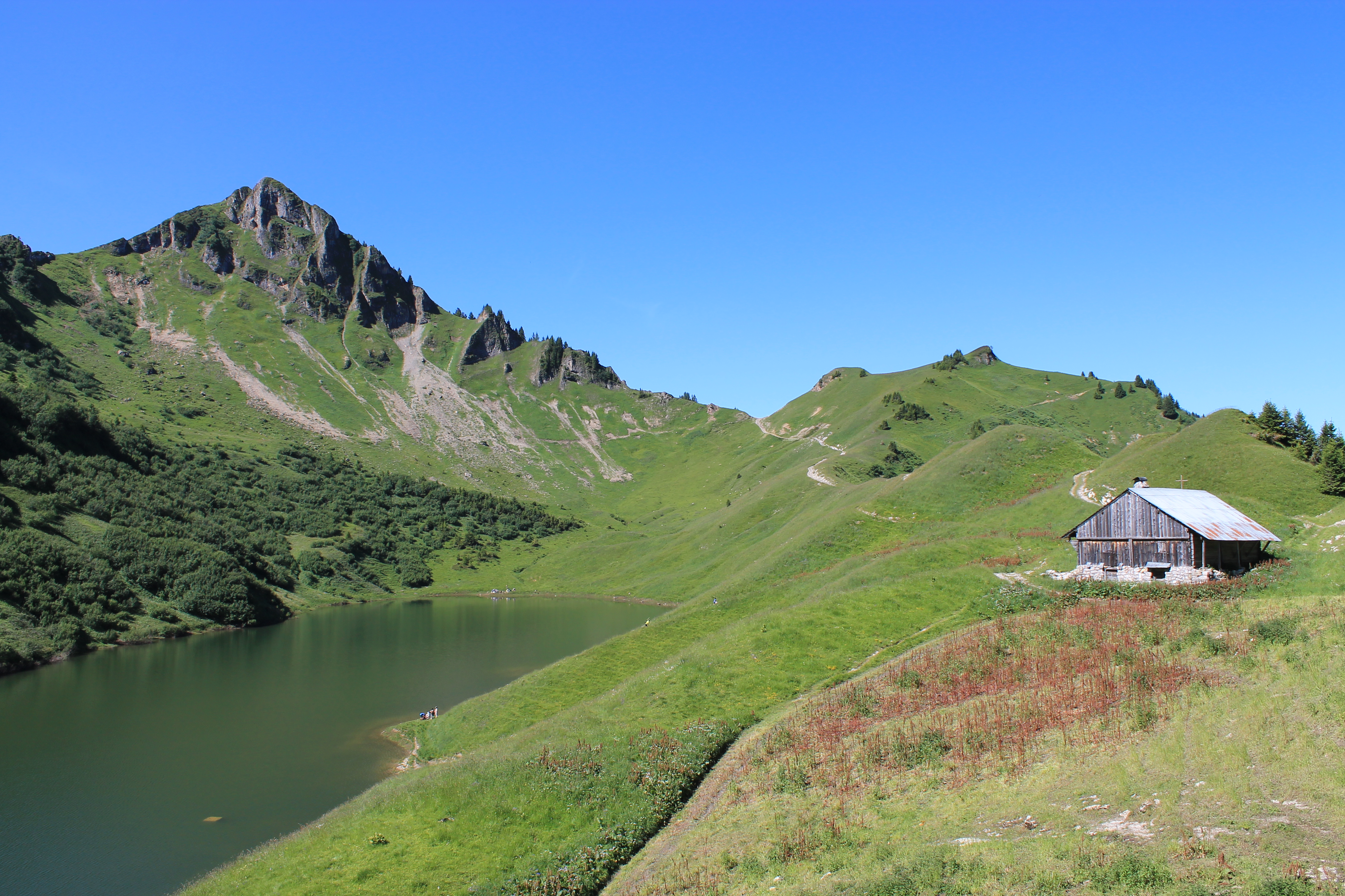 Le lac de Lessy et son bleu turquoise